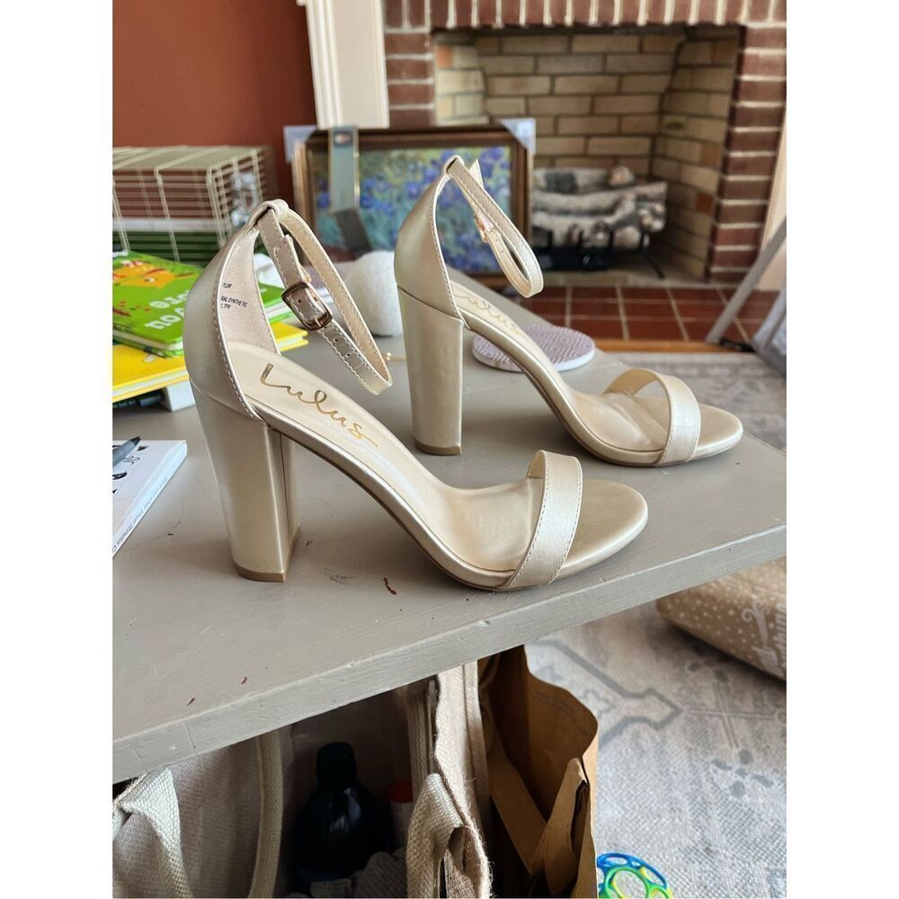 Lulu’s Taylor Gold Block Heel Open Toe Ankle Strap sandals sz 7 EUC